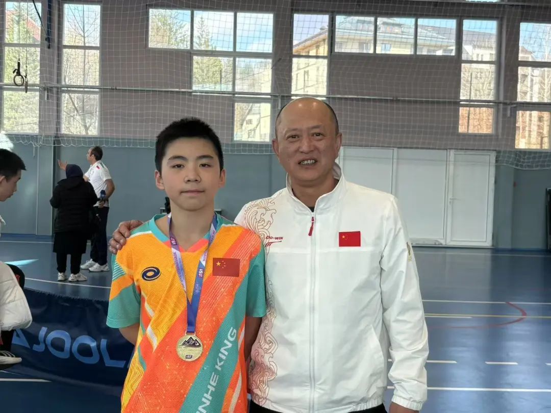 哈三中教师指导中国女子乒乓球队夺得U15世宝博体育app界中学生夏季运动会团体冠军(图2)